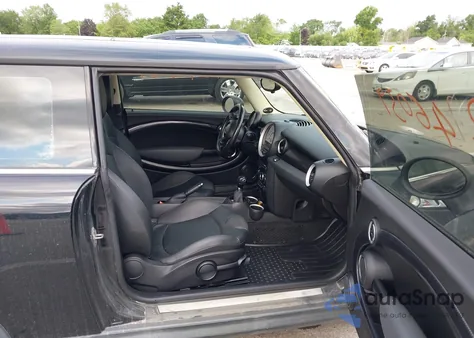 2011 Mini Cooper S z USA, uszkodzony, nr VIN WMWSV3C50BTY14957